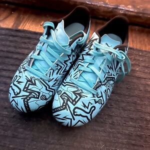 Girls Puma soccer cleats size 1.5 Y